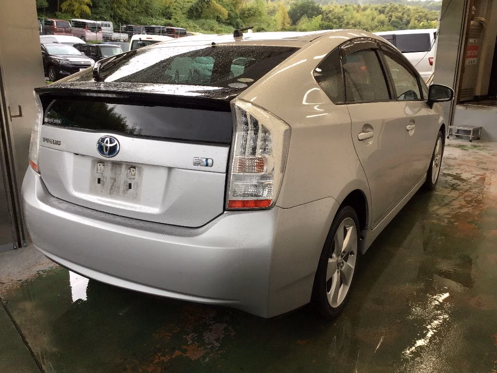TOYOTA PRIUS