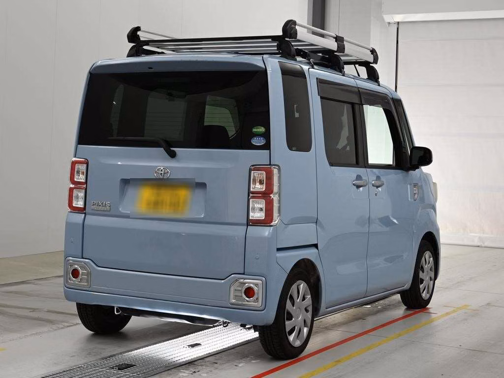 TOYOTA PIXIS MEGA