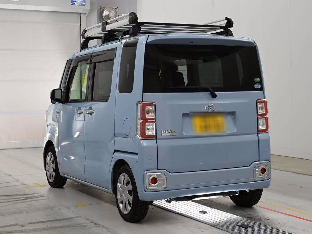 TOYOTA PIXIS MEGA