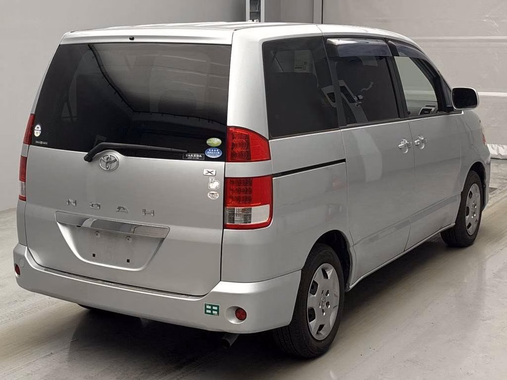 TOYOTA NOAH