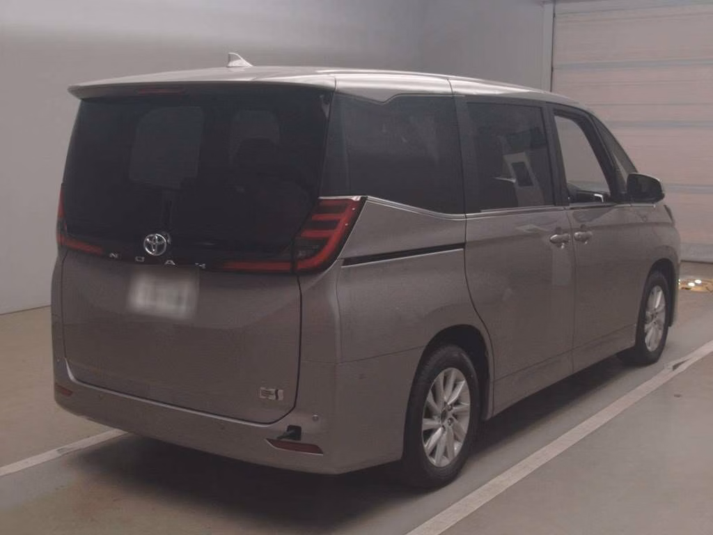 TOYOTA NOAH