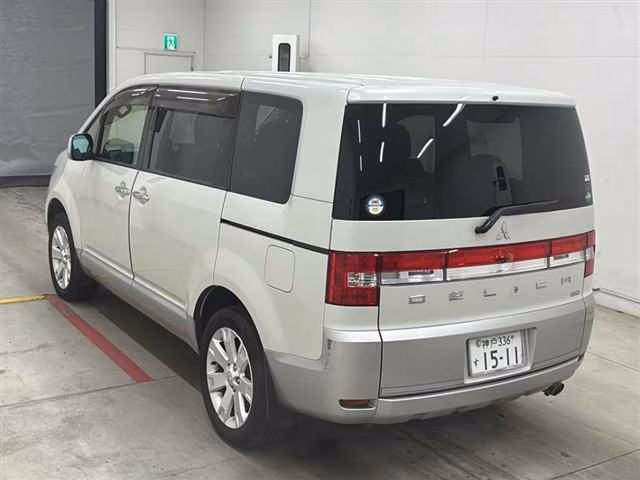 MITSUBISHI DELICA D:5