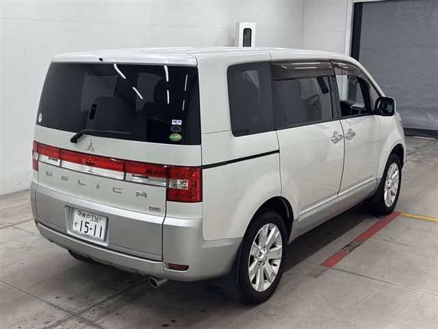MITSUBISHI DELICA D:5
