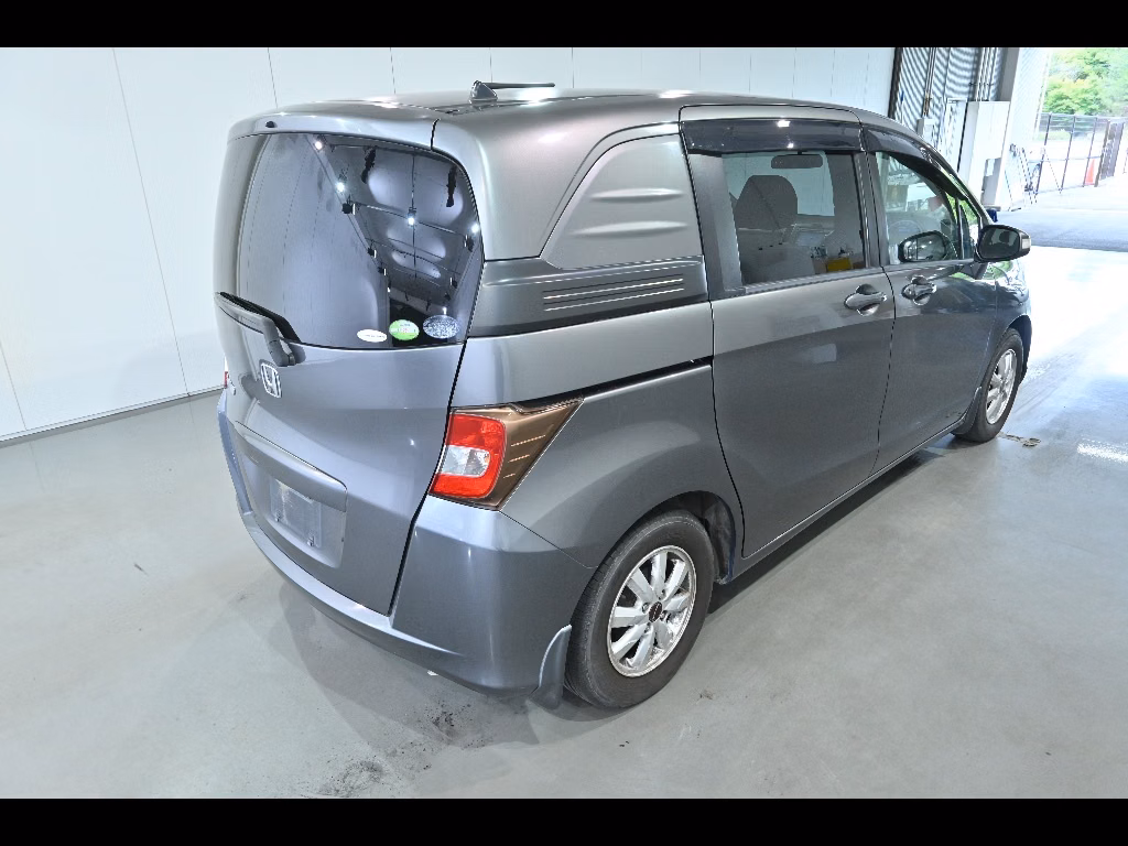 HONDA FREED SPIKE