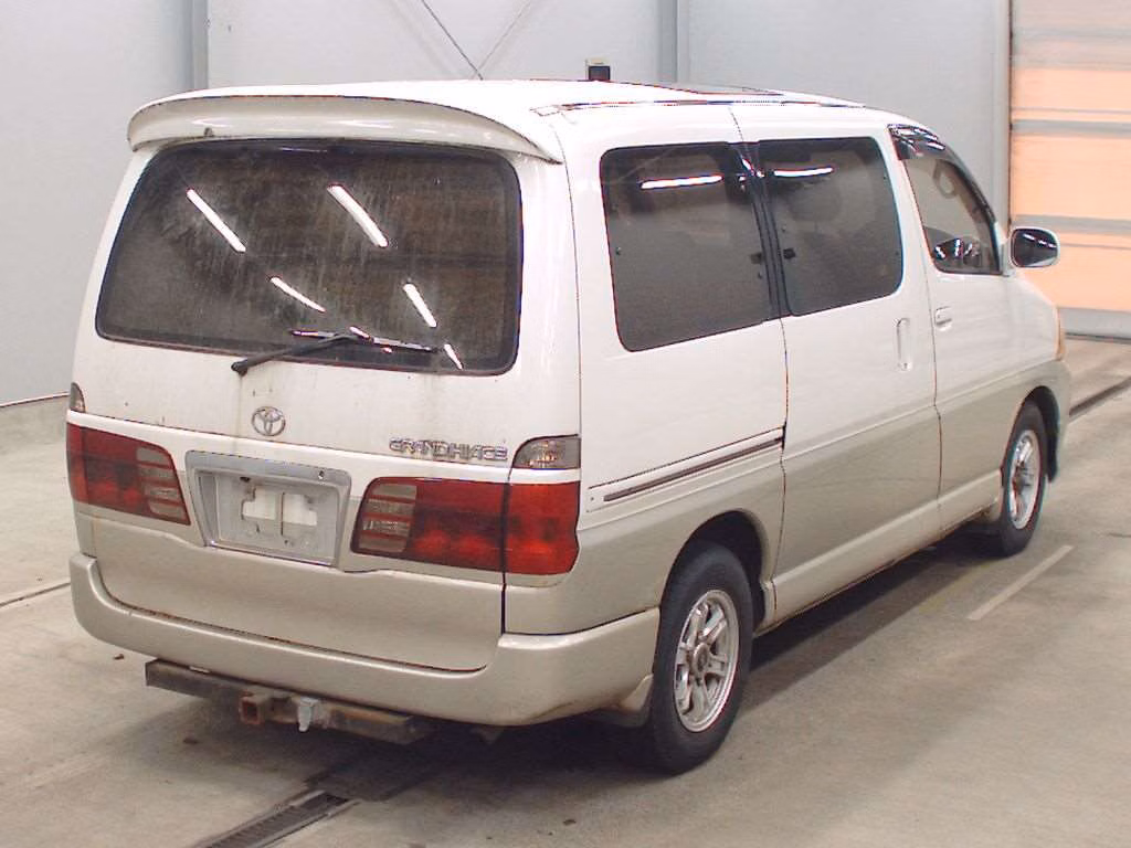 TOYOTA GRAND HIACE
