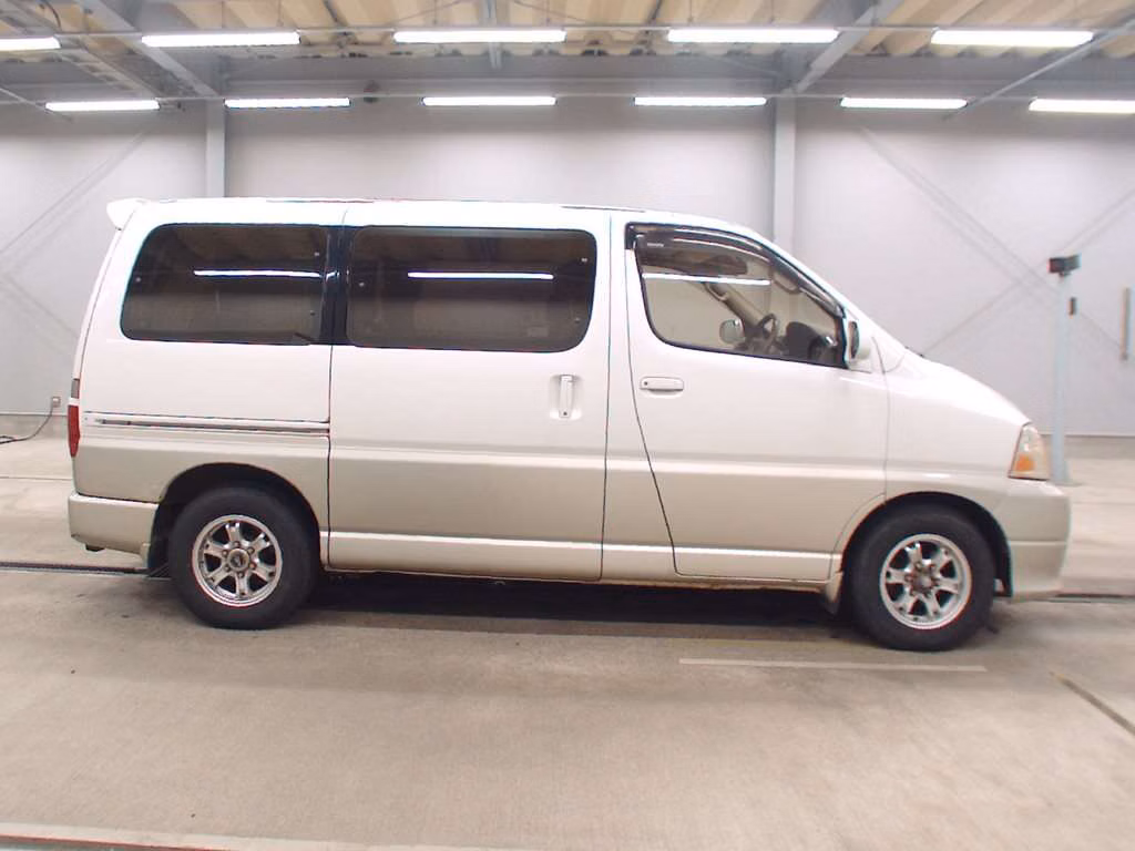 TOYOTA GRAND HIACE
