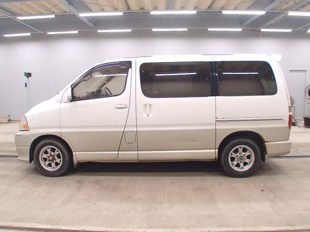 TOYOTA GRAND HIACE