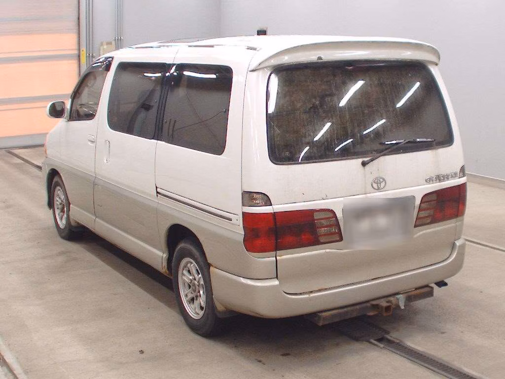 TOYOTA GRAND HIACE