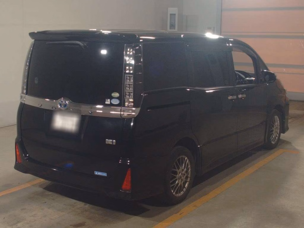 TOYOTA VOXY