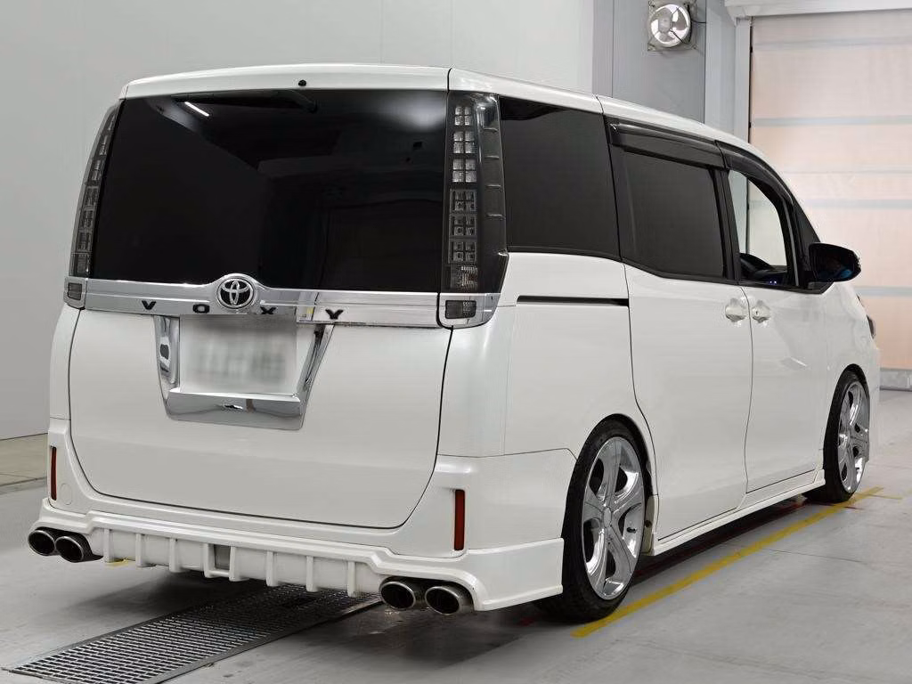 TOYOTA VOXY