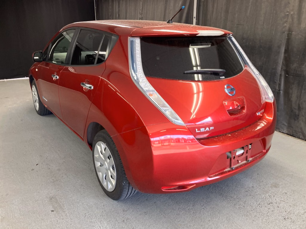 NISSAN LEAF
