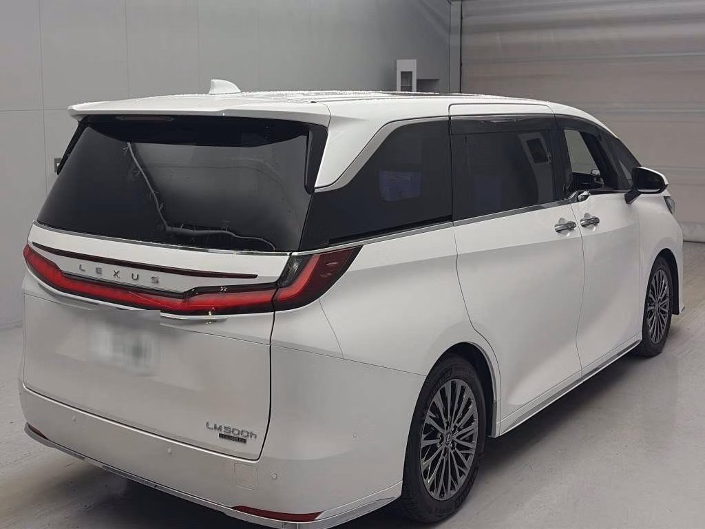 LEXUS LM500H