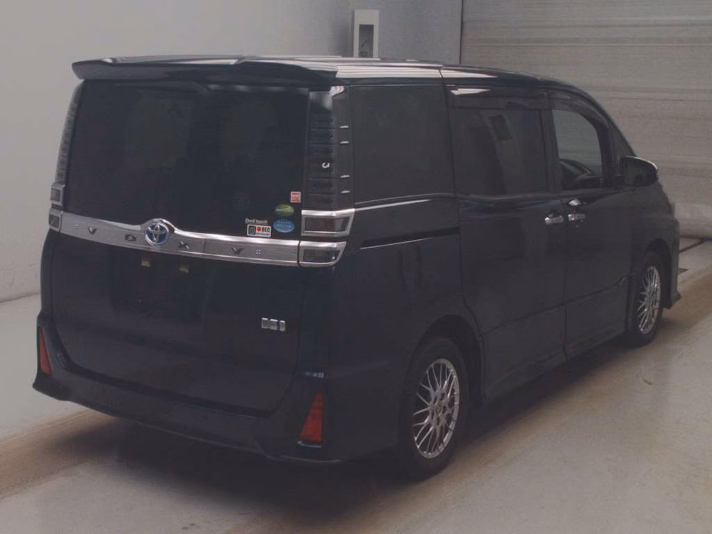 TOYOTA VOXY
