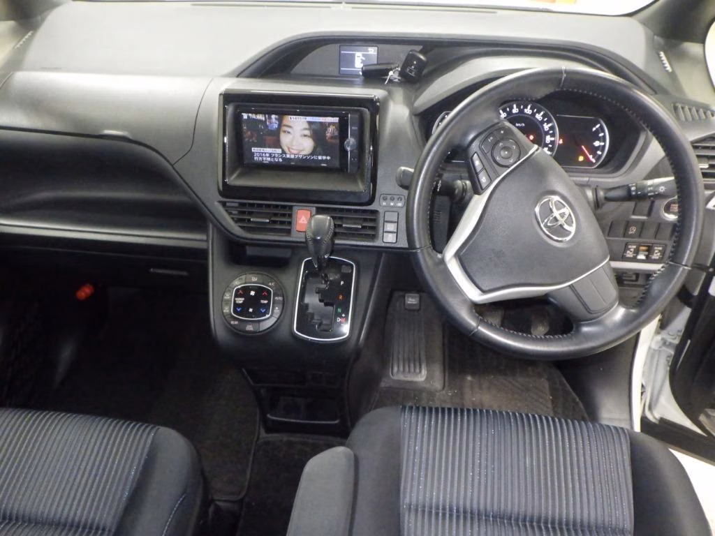 TOYOTA NOAH