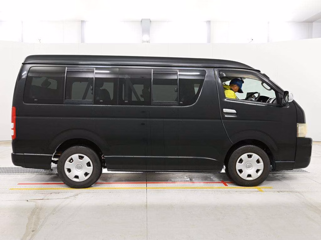 TOYOTA HIACE