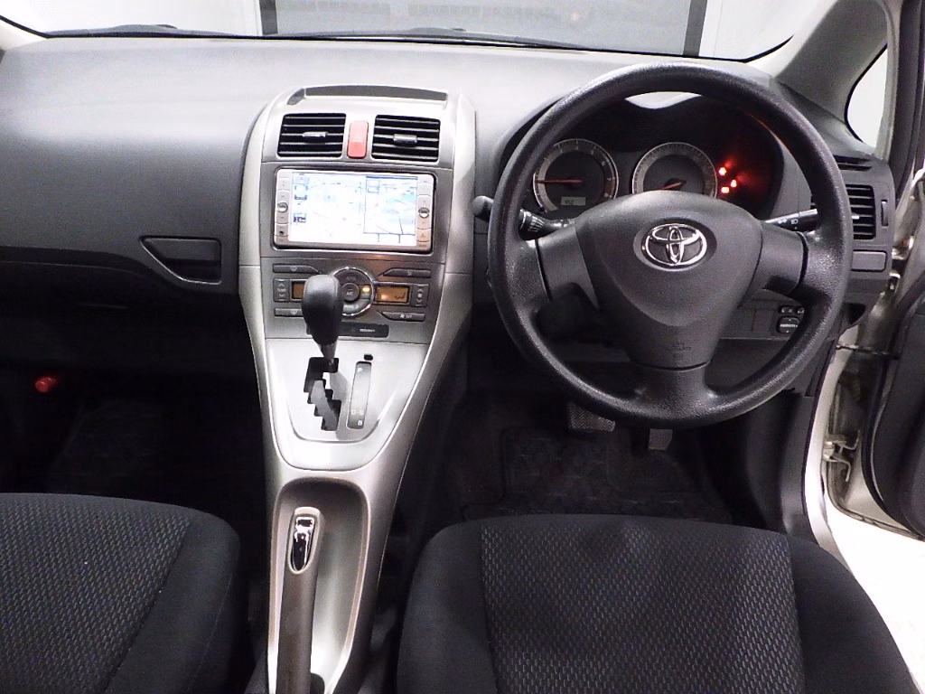 TOYOTA AURIS