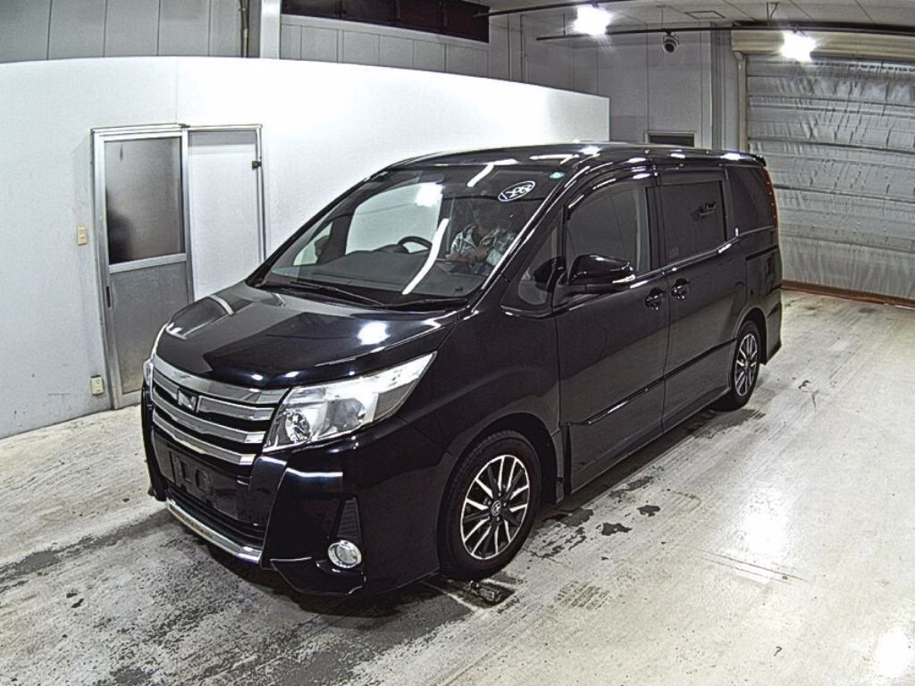TOYOTA NOAH