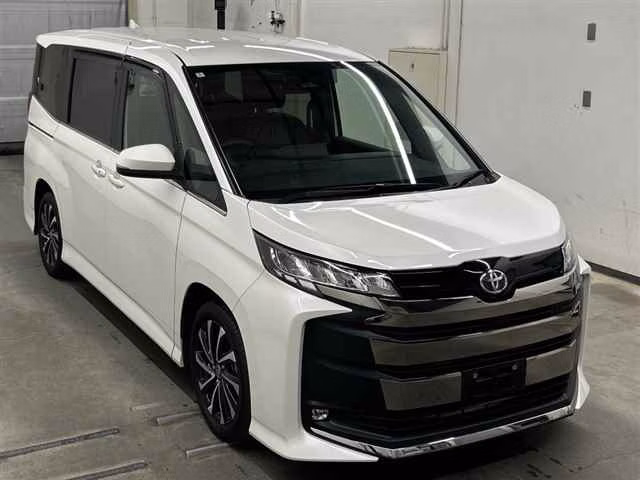 TOYOTA NOAH