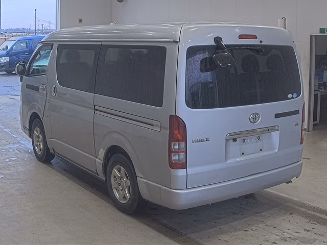 TOYOTA HIACE