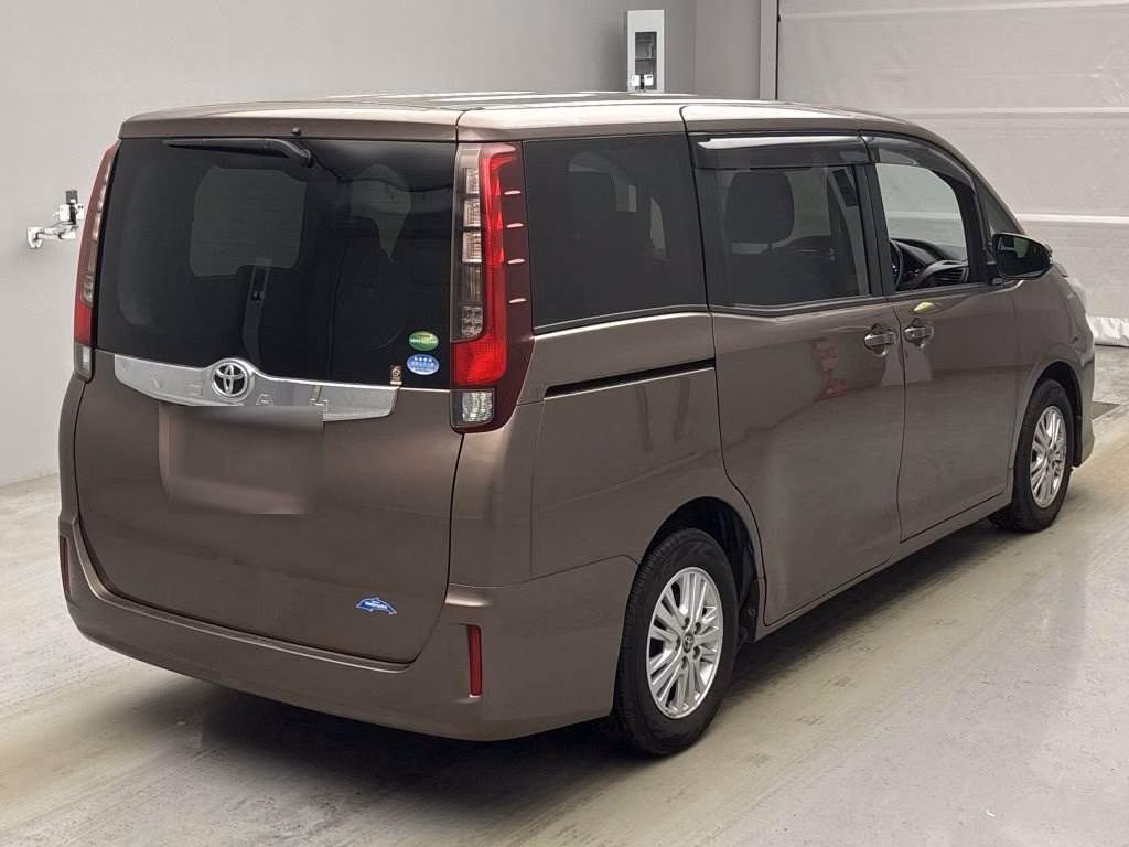 TOYOTA NOAH