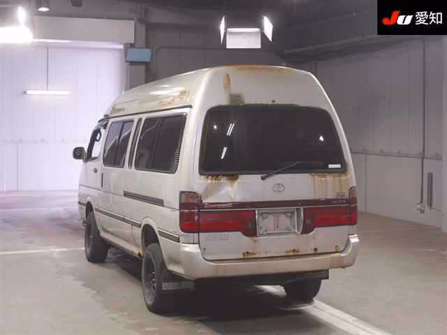 TOYOTA HIACE