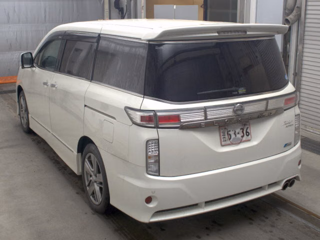 NISSAN ELGRAND