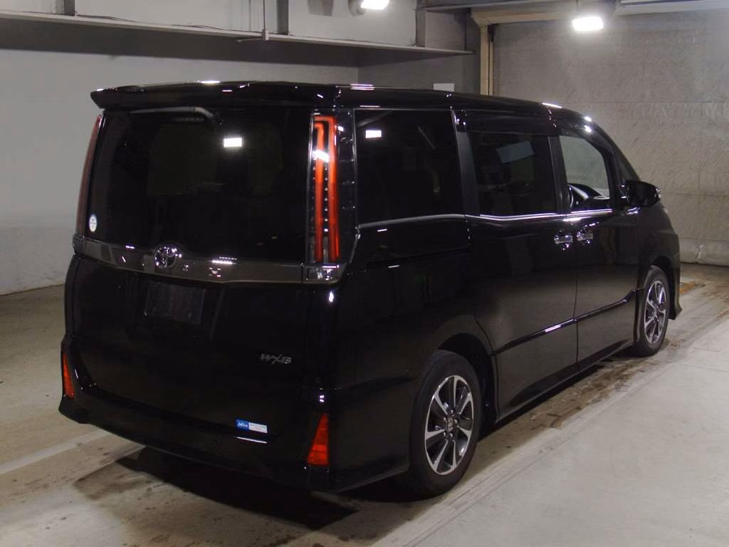TOYOTA NOAH