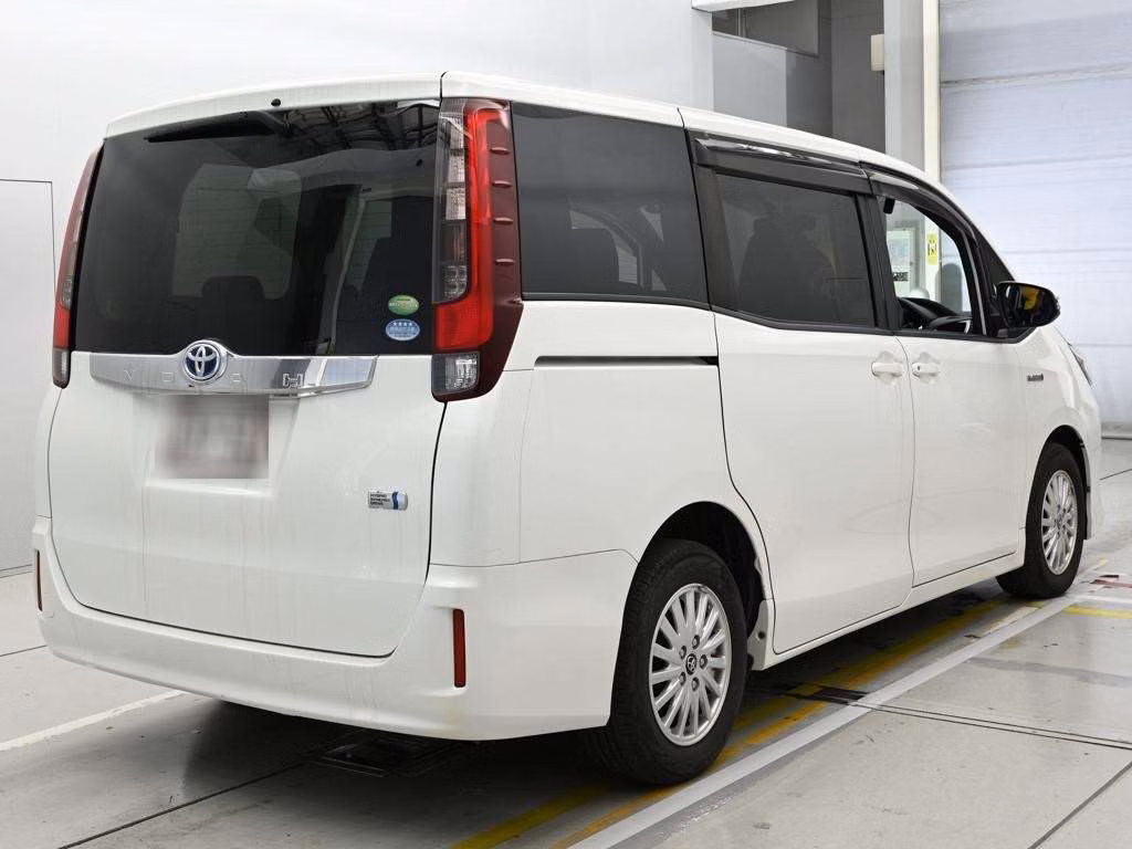 TOYOTA NOAH