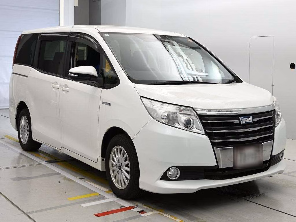 TOYOTA NOAH