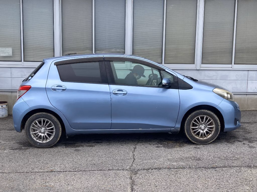 TOYOTA VITZ