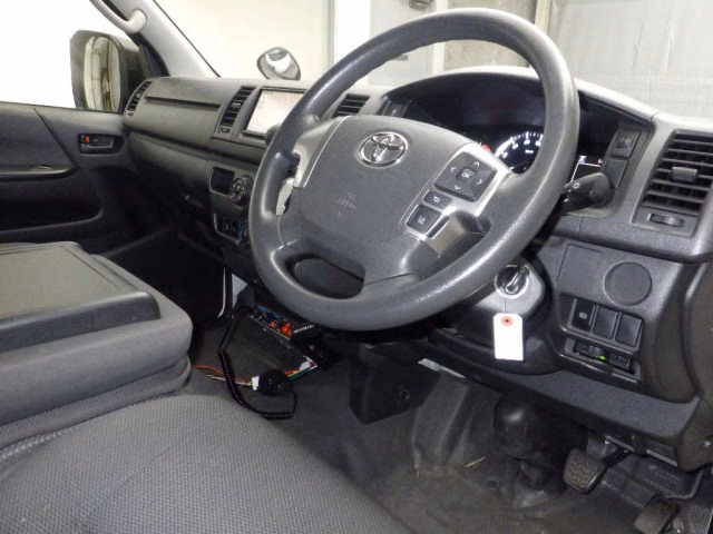 TOYOTA REGIUS ACE