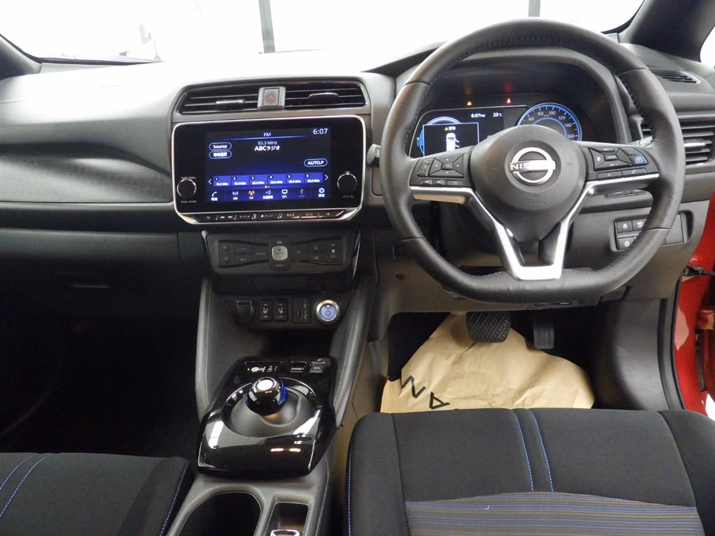 NISSAN LEAF