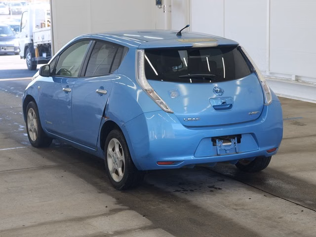 NISSAN LEAF