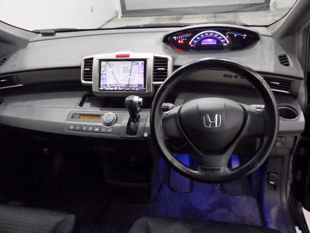 HONDA FREED SPIKE