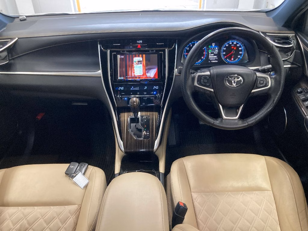 TOYOTA HARRIER