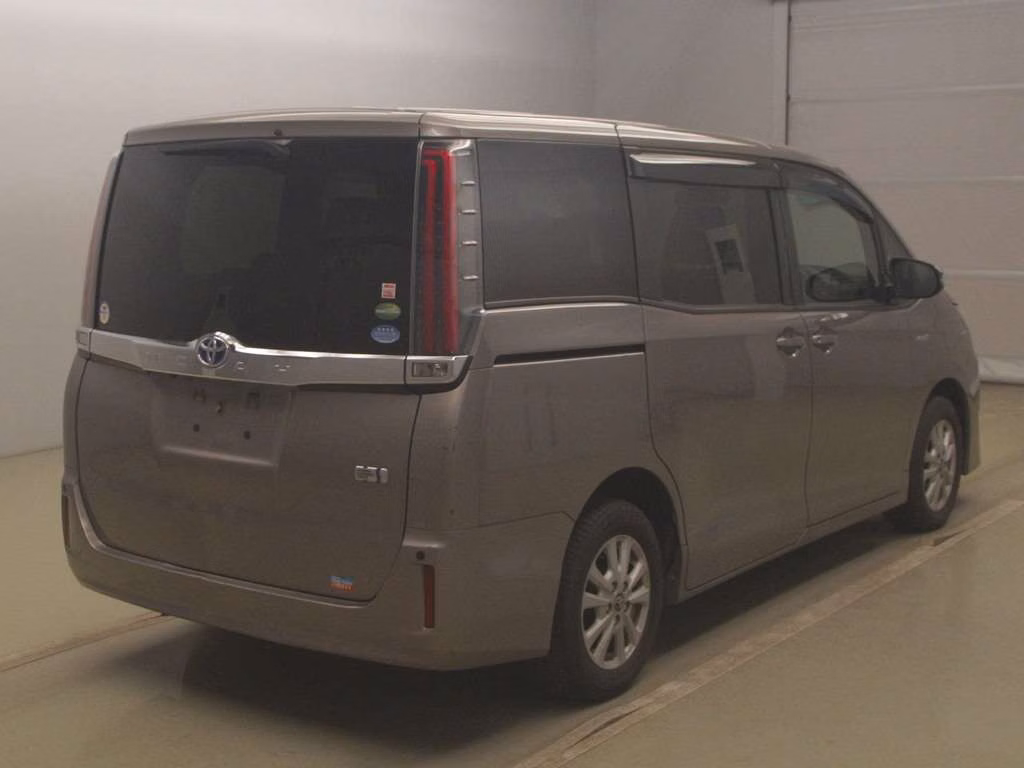 TOYOTA NOAH