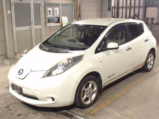 NISSAN LEAF