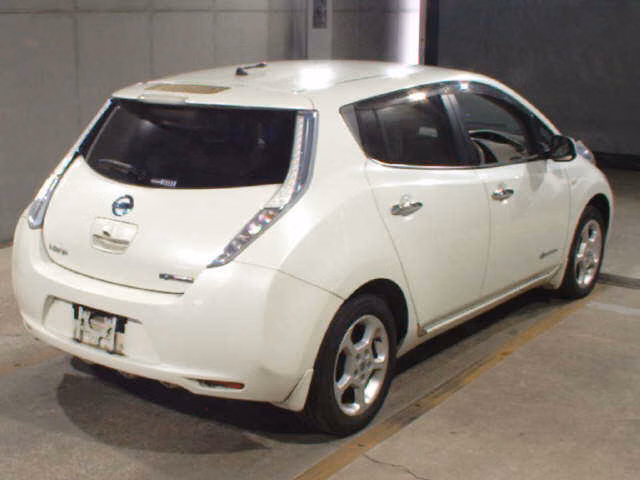 NISSAN LEAF