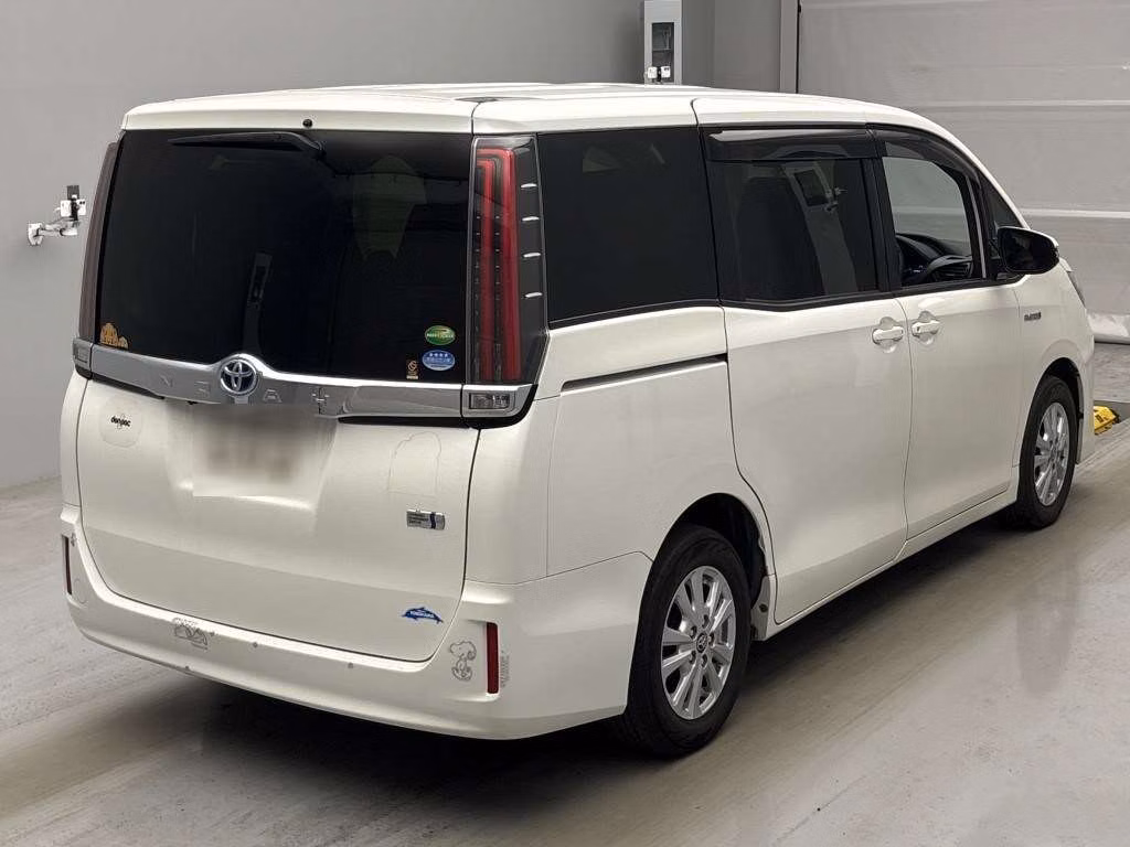 TOYOTA NOAH