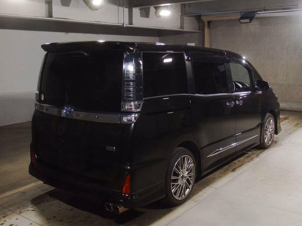 TOYOTA VOXY