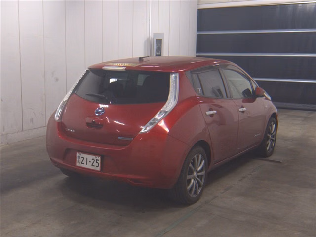 NISSAN LEAF