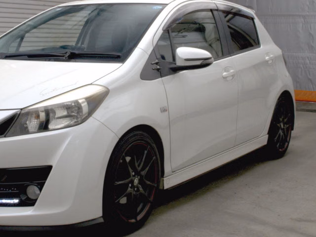 TOYOTA VITZ