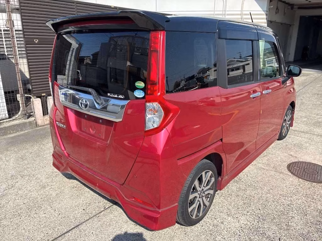 TOYOTA ROOMY