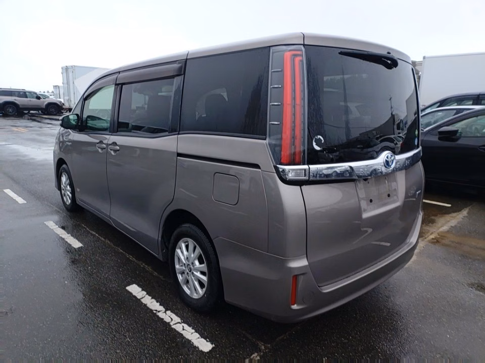 TOYOTA NOAH