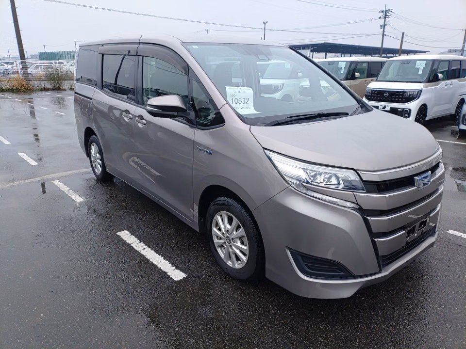 TOYOTA NOAH