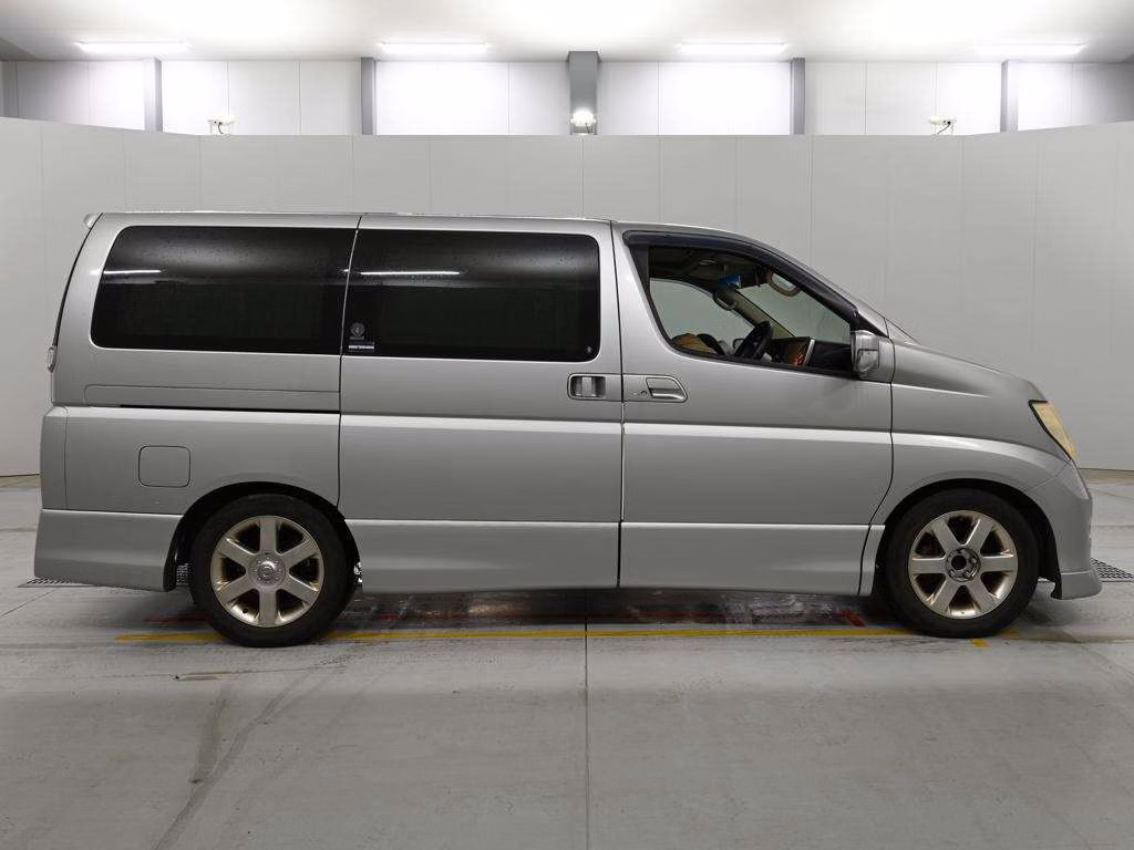 NISSAN ELGRAND
