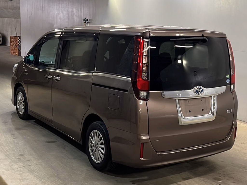 TOYOTA NOAH