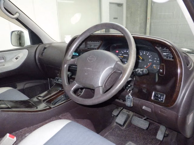 NISSAN LARGO