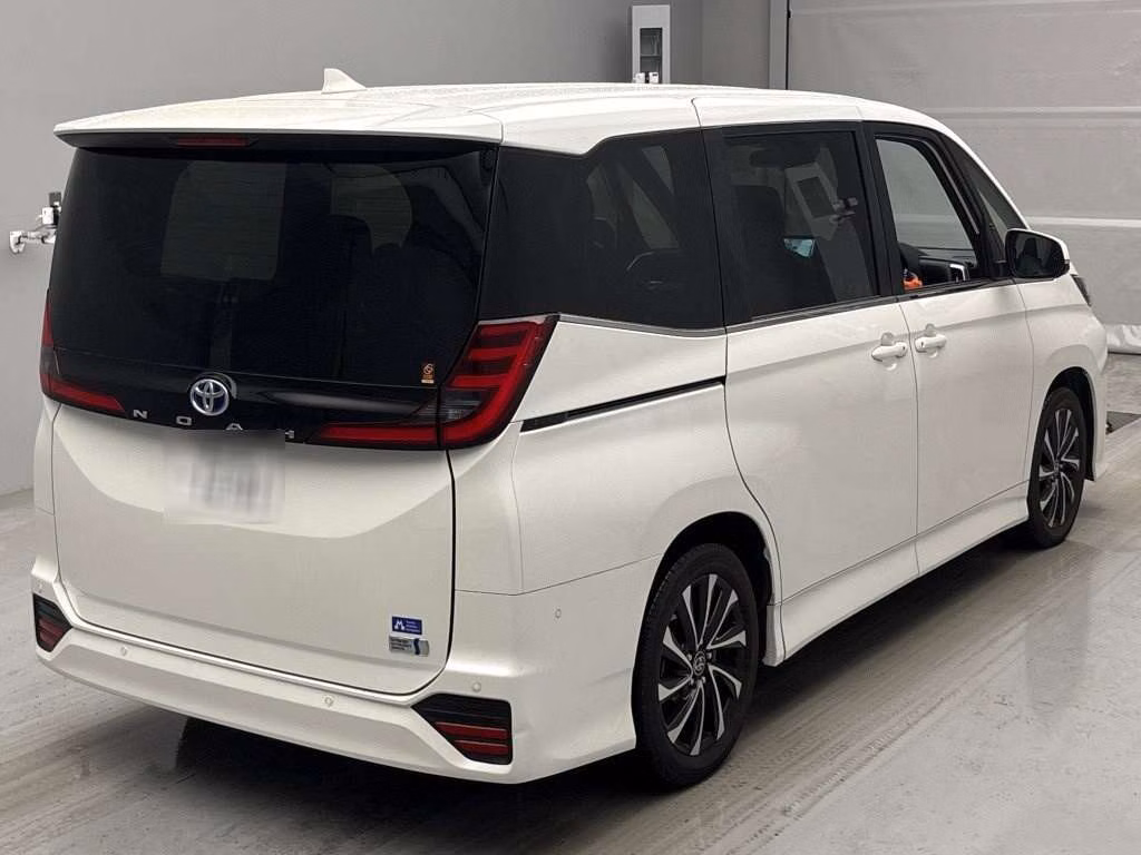 TOYOTA NOAH