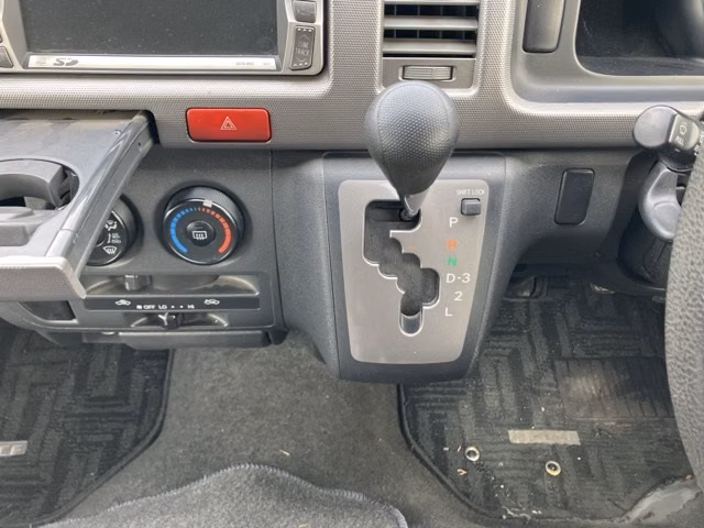 TOYOTA REGIUS ACE